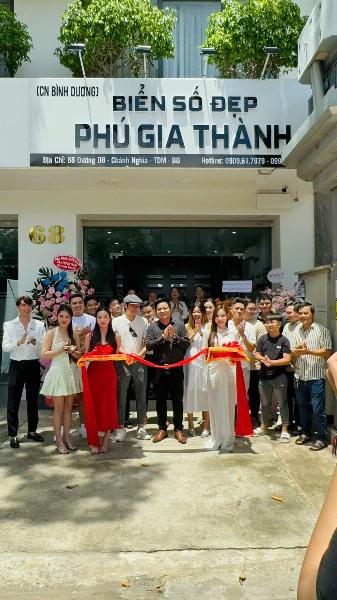 BIỂN SỐ ĐẸP PHÚ GIA THÀNH tuyển Nữ nhân viên bán hàng