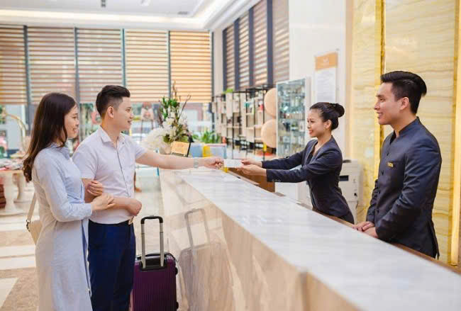 Khách Sạn Phú Sĩ Tuyển 2 nam, 2 nữ lễ tân ca ngày và đêm