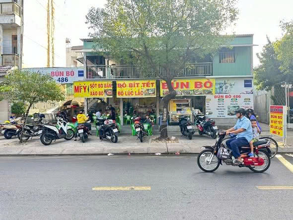 Sang quán bún bò có sẵn vật dụng vào KD ngay tại Hóc Môn