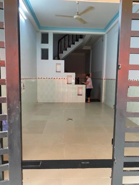 Cho thuê nhà nguyên căn hẻm xe hơi 4pn 3wc tại Hoàng Hoa Thám - Tân Bình