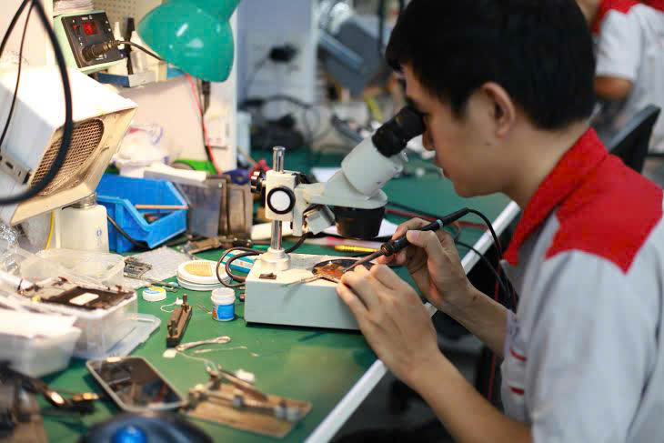 Tuyển thợ ép kính & NV tháo lắp vệ sinh máy ĐT làm ở Q11