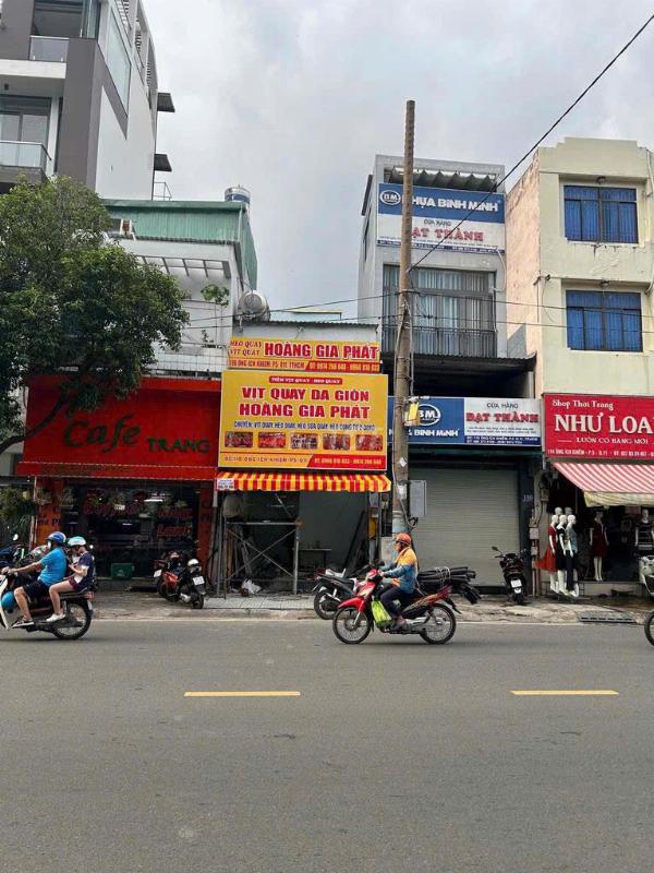 VỊT QUAY DA GIÒN HOÀNG GIA PHÁT tuyển NAM phụ lò quay