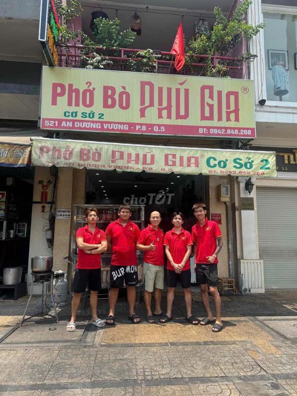 TUYỂN 2 NHÂN VIÊN NAM PHỤ QUÁN PHỞ BAO ĂN Ở 
