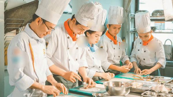 Tuyển đầu bếp nấu món Việt làm tại KCN Lai Uyên, Bàu Bàng Bình Dương 