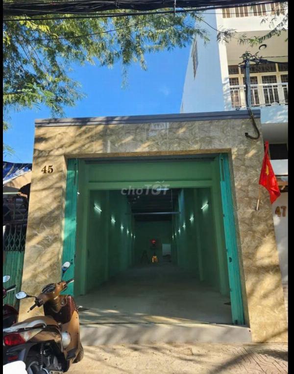 Cho thuê kho 135m2 mặt tiền Tùng Thiện Vương P11 Q8