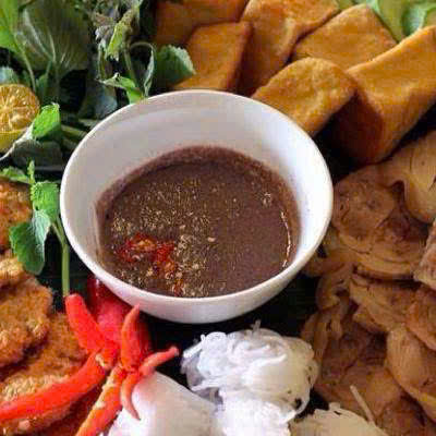 BÚN ĐẬU MỴ tuyển nhân viên phục vụ làm tại Q6 