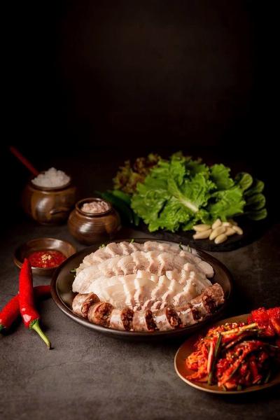 Nhà Hàng HQ tuyển phục vụ & phụ bếp BAO ĂN Ở tại Thủ Đức