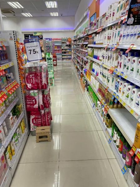 Cửa hàng tiện ích mới khai trương cần gấp bán hàng, đóng gói, phụ kho