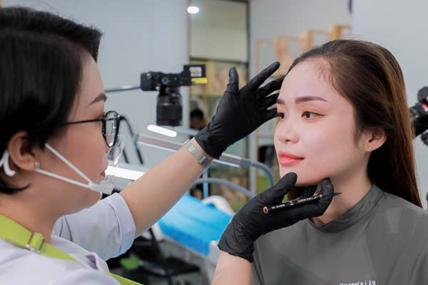 Tuyển KTV phun xăm có kinh nghiệm làm tại Quảng Ngãi , Tam Kỳ