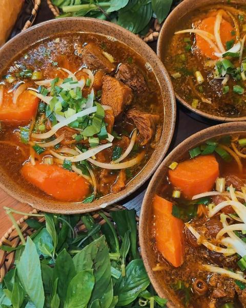 BÒ KHO CÔ MAI Tuyển phục vụ có 3 ca làm việc & NV phụ bếp làm tại Q1