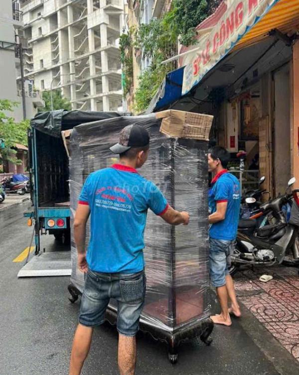 Vận tải Thành Tâm tuyển 2 tài xế chính và 1 tài xế bằng mới 