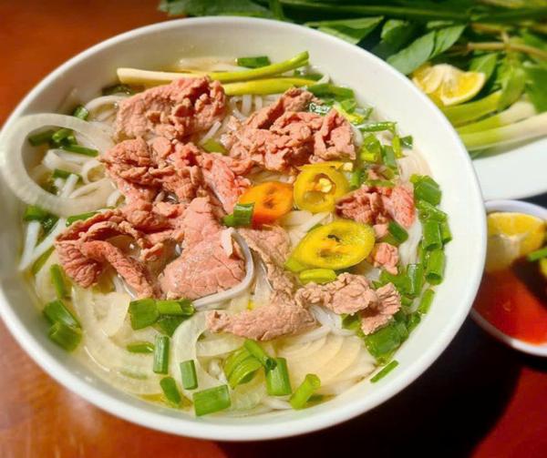 QUÁN PHỞ DUY PHƯƠNG NAM tuyển NAM phục vụ Bao ăn ở lại