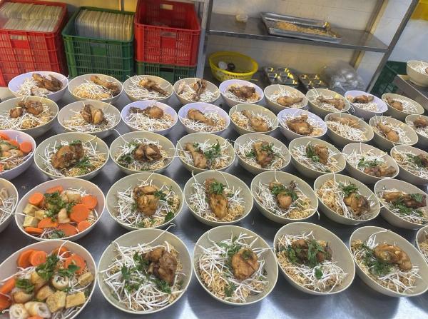 Tuyển NV phục vụ suất ăn công nghiệp và NV văn phòng tại Tây Ninh