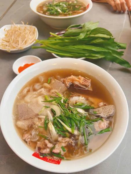 PHỞ VIỆT NAM BY VÕ QUỐC Q3 tuyển phục vụ fulltime & partime 