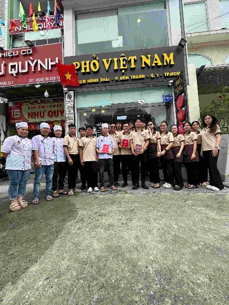 PHỞ VN chi nhánh Q1 tuyển NV biết tiếng Anh, tiếng Trung & phụ bếp