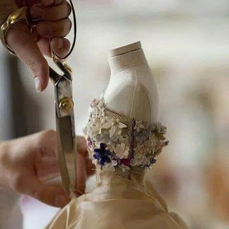 Tuyển thợ đính kết thủ công làm hàng thời trang cao cấp ở Q1