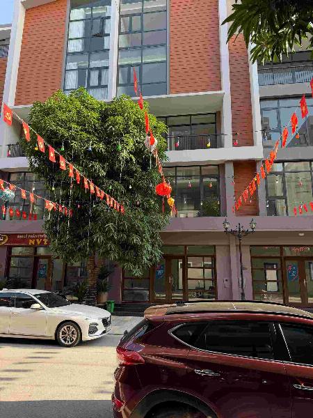 Tuyển 10 bạn livetream lĩnh vực giao dịch vàng phái sinh BAO ĂN Ở VP