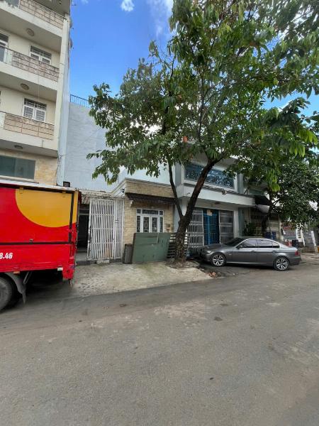 Bán nhà cấp 4 mặt tiền đường 12m KDC chợ đầu mối nông sản Thủ Đức