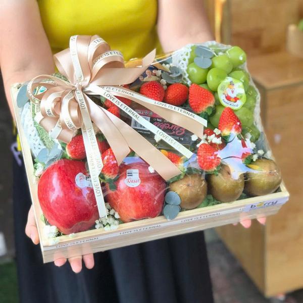 BERRY FRUIT tuyển thợ hoa làm giỏ quà trái cây / quà tặng 