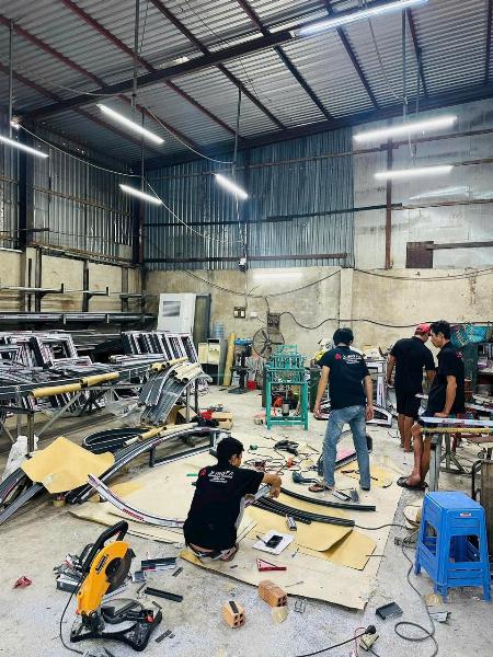 Tuyển thợ sản xuất thi công nhôm kính sắt inox làm tại Bình Tân 