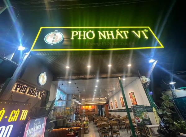 CHUỖI PHỞ NHẤT VỊ Q7 và Q3 tuyển nhân viên Bếp đứng bán phở 